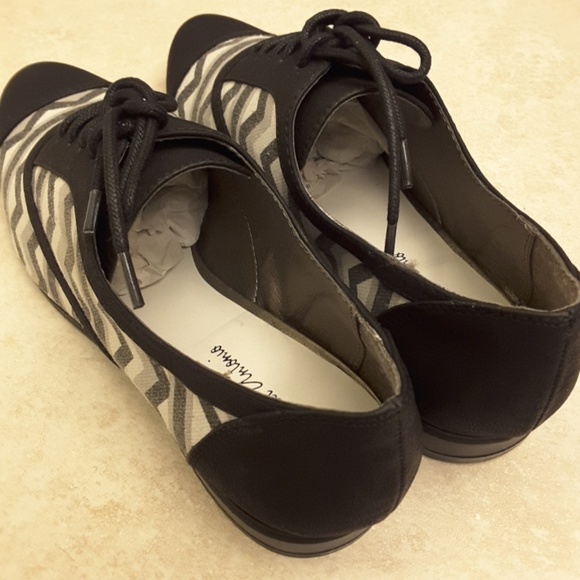 Size 7 Michael Antonio Flats NEVER WORN - Picture 4 of 5